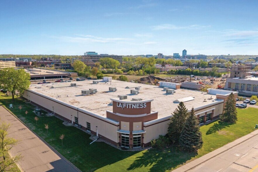 4175 W 76th St, Edina, MN à vendre - Photo de l’immeuble – Image 2 sur 5