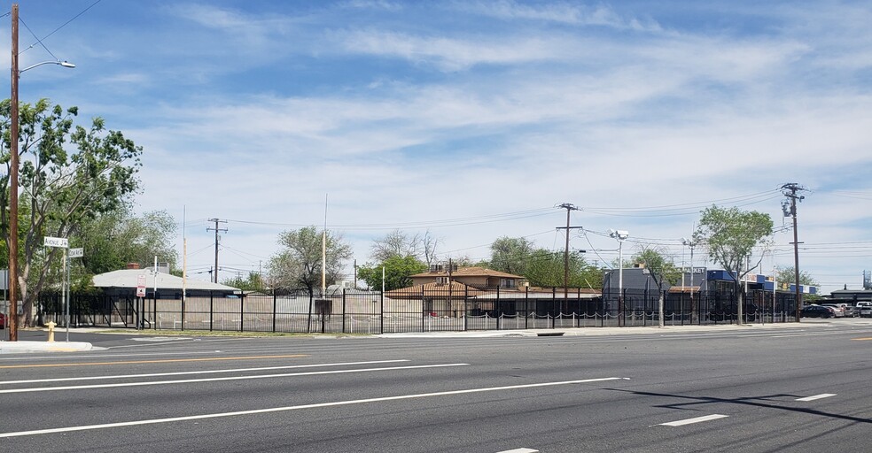 559 W Avenue J, Lancaster, CA à louer - Photo de l’immeuble – Image 2 sur 5