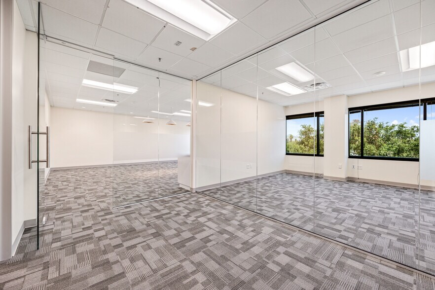 3033 N 44th St, Phoenix, AZ à louer - Photo de l’immeuble – Image 3 sur 14
