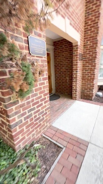 4200 Evergreen Ln, Annandale, VA à vendre - Vidéo sur l’annonce professionnelle – Image 2 sur 7