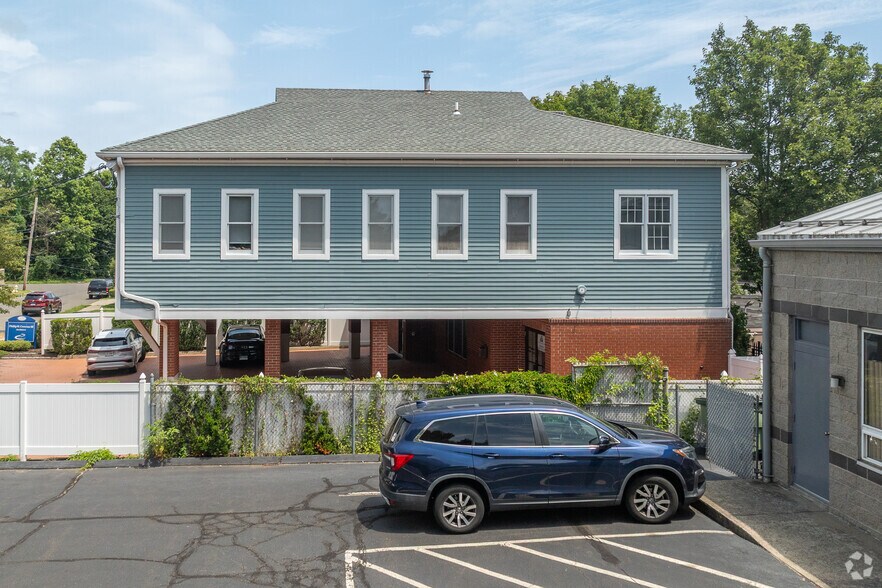 411 Meadow St, Fairfield, CT à louer - Photo de l’immeuble – Image 2 sur 7