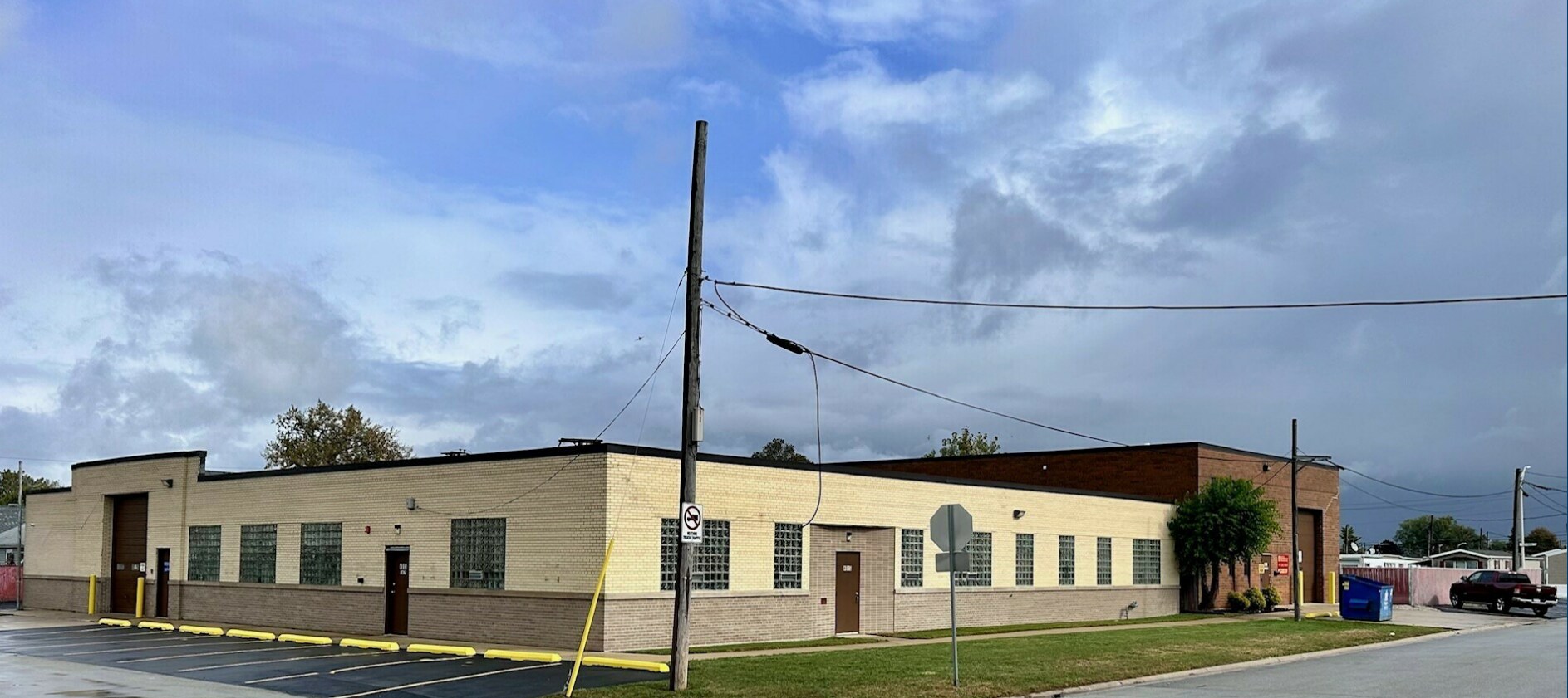 4911-4919 Division St Portfolio portefeuille de 2 biens à vendre sur LoopNet.fr Photo de l’immeuble– Image 1 sur 15