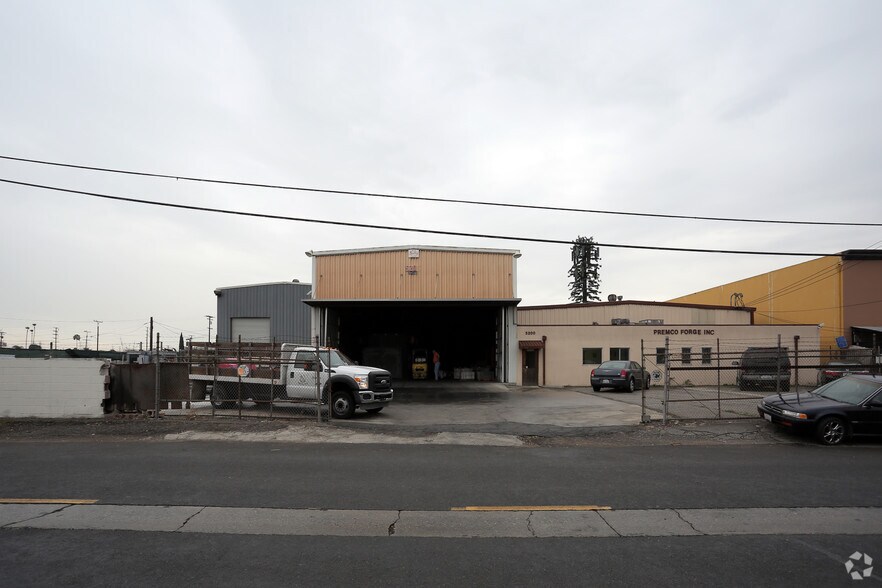 5200 E Tweedy Blvd, South Gate, CA à louer - Photo principale – Image 1 sur 4