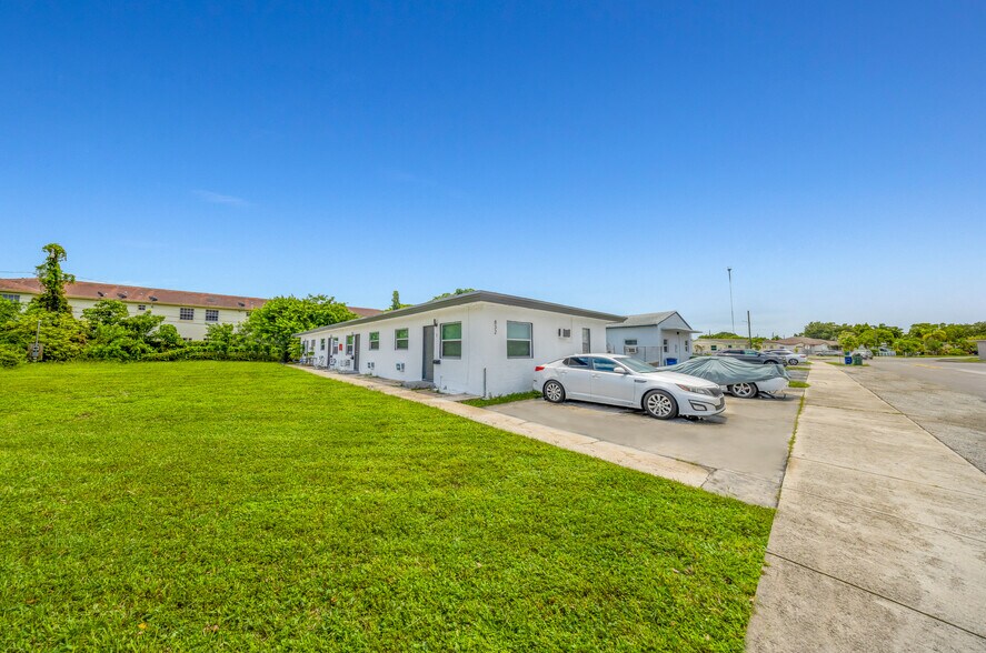 832 NW 10th St, Hallandale Beach, FL à vendre - Photo de l’immeuble – Image 3 sur 24