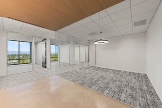 620 Newport Center Dr, Newport Beach, CA à louer Photo intérieure– Image 1 sur 8