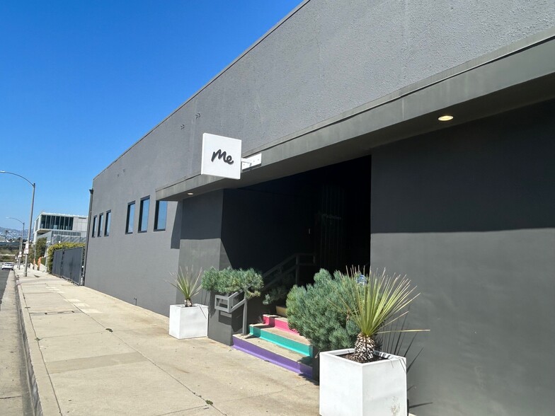 3650 S Holdrege Ave, Los Angeles, CA à louer - Photo de l’immeuble – Image 1 sur 19