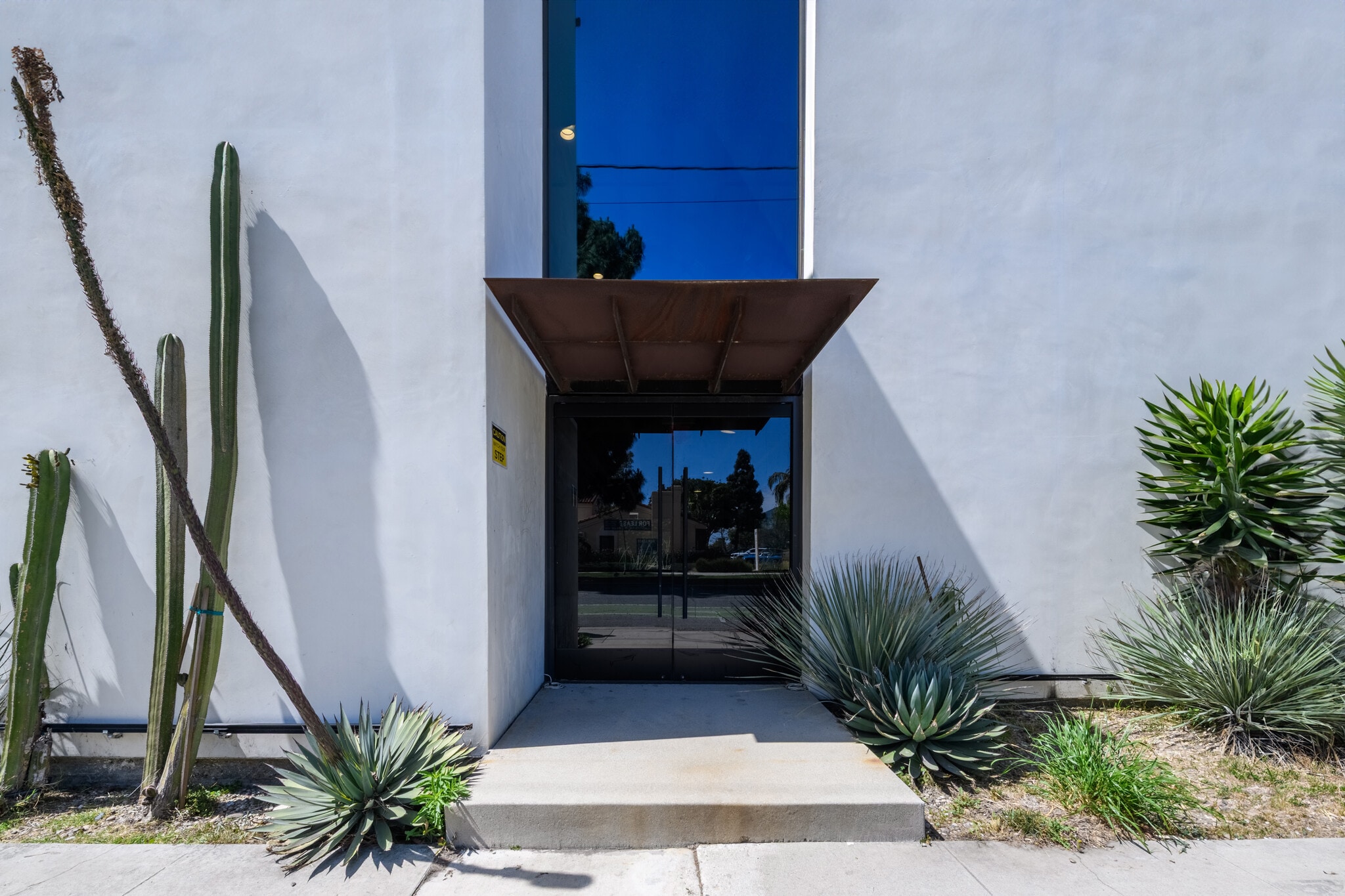 3331 Ocean Park Blvd, Santa Monica, CA à louer Photo de l’immeuble– Image 1 sur 10