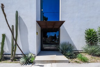 3331 Ocean Park Blvd, Santa Monica, CA à louer Photo de l’immeuble– Image 1 sur 10