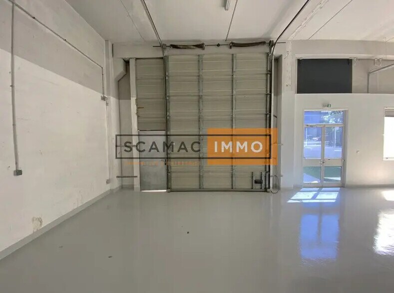 Local d’activités dans Lognes à louer - Photo de l’immeuble – Image 3 sur 7