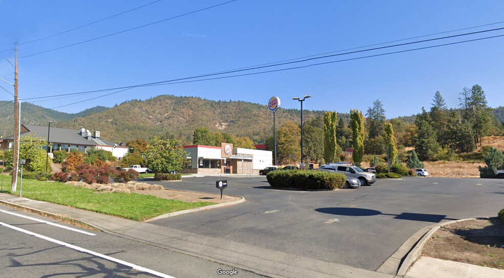 1835 NE 7th St, Grants Pass, OR à louer - Photo de l’immeuble – Image 2 sur 6