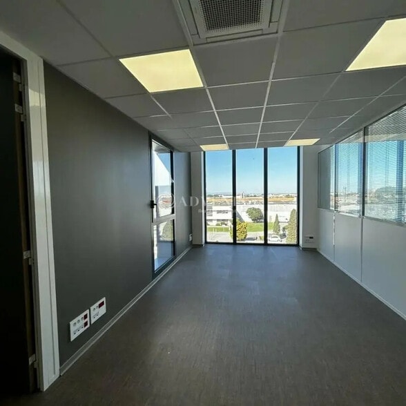 Bureau dans à louer - Photo intérieure – Image 3 sur 5