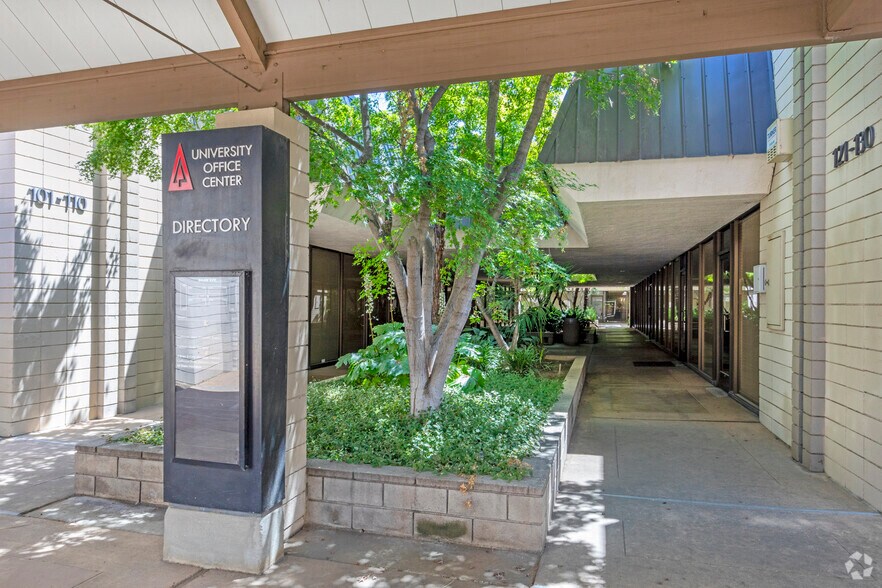 1625 E Shaw Ave, Fresno, CA à louer - Photo de l’immeuble – Image 3 sur 7