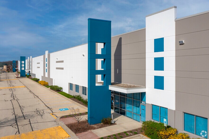 6400-6430 W Howard St, Niles, IL à louer - Photo de l’immeuble – Image 3 sur 8