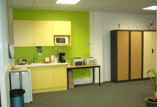 Bureau dans Bron à louer Photo intérieure– Image 2 sur 4