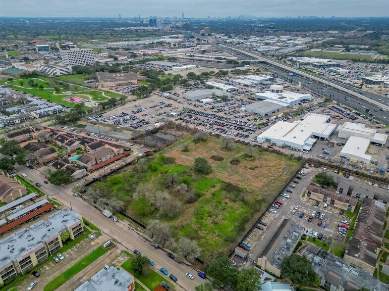 10403 Forum Park Dr, Houston, TX à vendre - Photo de l’immeuble – Image 2 sur 9