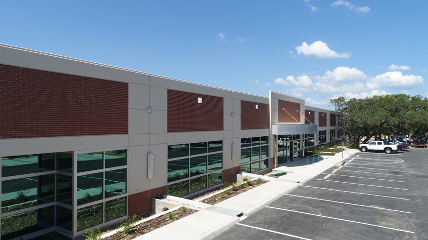 12447 Network Blvd, San Antonio, TX à louer Photo de l’immeuble– Image 1 sur 29
