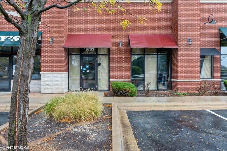 16703 S Harlem Ave, Tinley Park, IL à louer - Photo de l’immeuble – Image 1 sur 8