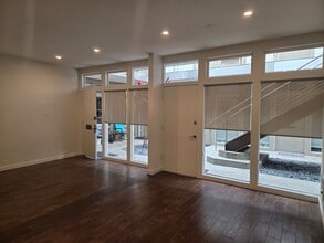 8217 Beverly Blvd, Los Angeles, CA à louer Photo intérieure– Image 1 sur 3