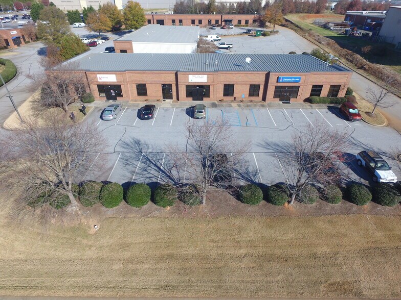 18 Brozzini Ct, Greenville, SC à louer - Photo de l’immeuble – Image 2 sur 35