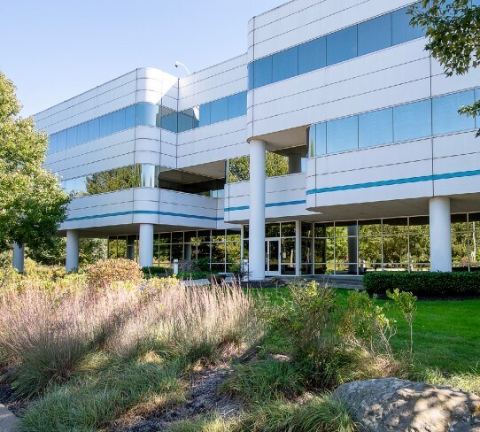 31500 Solon Rd, Solon, OH à louer - Photo de l’immeuble – Image 2 sur 13