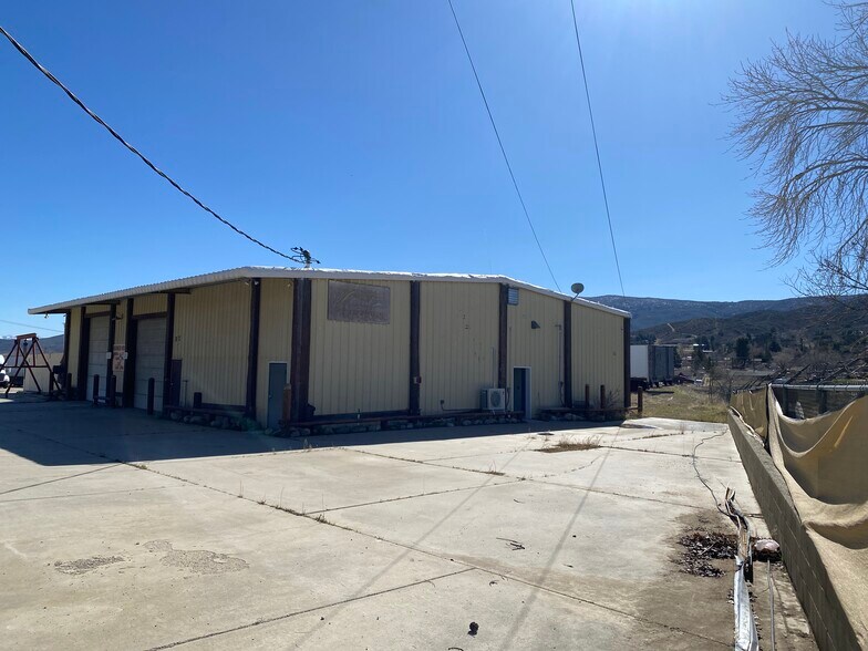8822 Elizabeth Lake Rd, Leona Valley, CA à vendre - Photo de l’immeuble – Image 2 sur 33