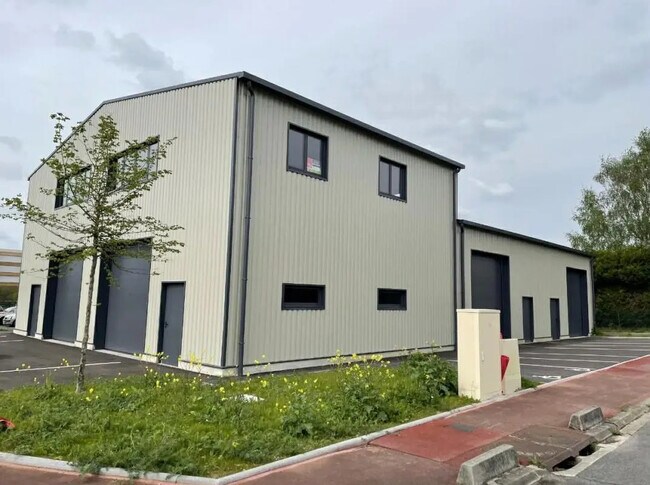 Plus de détails pour Local d'activités à louer