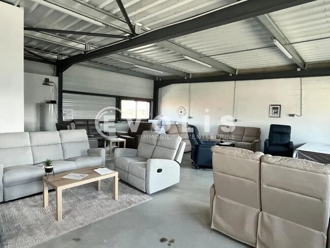 Plus de détails pour 85 Rue Des Droits De L'Homme, Saint-André-de-Cubzac - Local commercial à louer