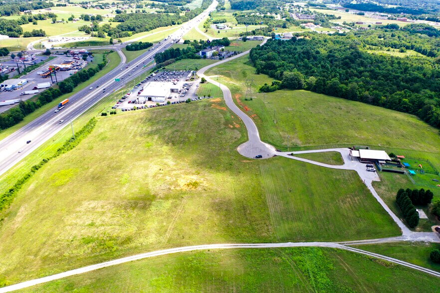 Sharon Drive, Dandridge, TN à vendre - Photo de l’immeuble – Image 3 sur 11