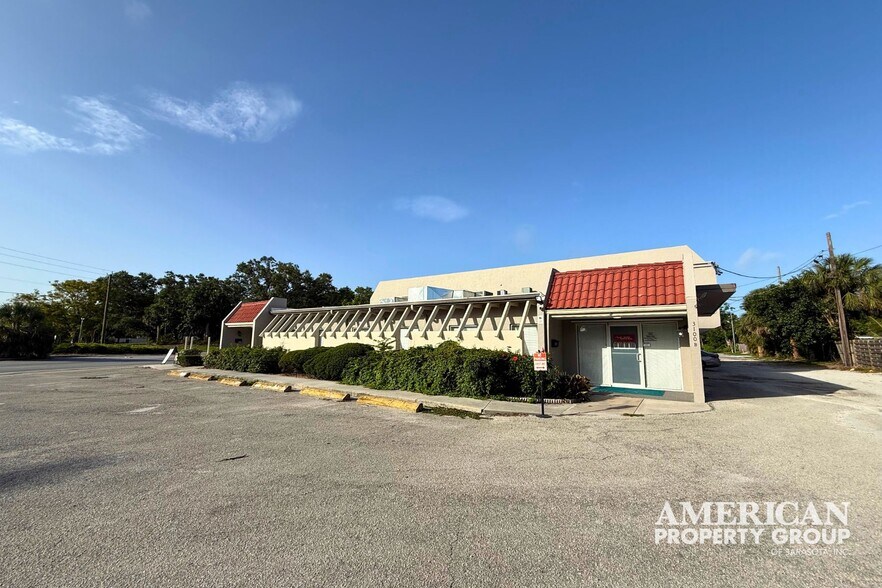 3100 Southgate Cir, Sarasota, FL à vendre - Photo de l’immeuble – Image 2 sur 8