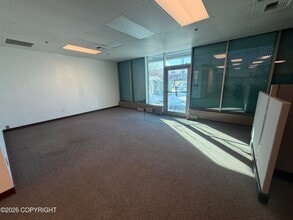 557 E Fireweed Ln, Anchorage, AK à louer Photo intérieure– Image 2 sur 11