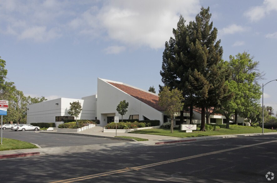 90 Rose Orchard Way, San Jose, CA à louer - Photo principale – Image 1 sur 2