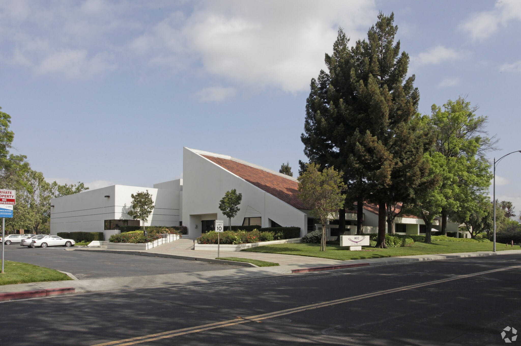 90 Rose Orchard Way, San Jose, CA à louer Photo principale– Image 1 sur 3