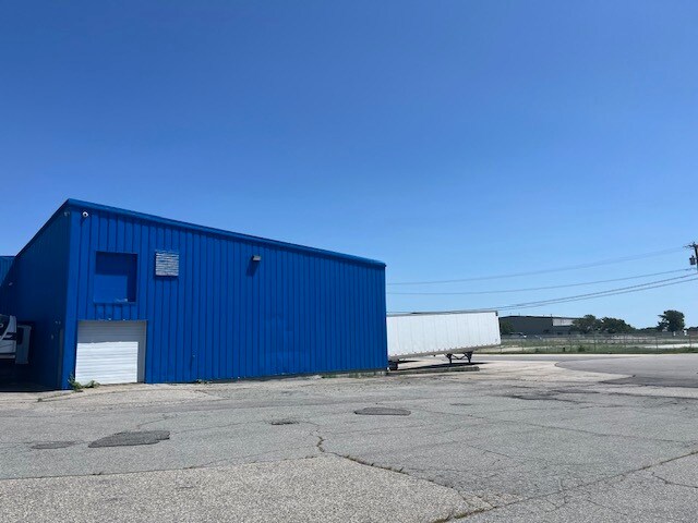 101 Hallene Rd, Warwick, RI à louer - Photo de l’immeuble – Image 2 sur 11