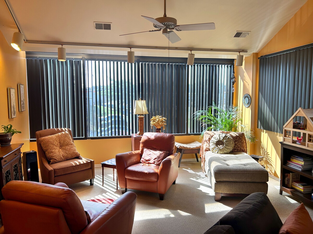 3821-3859 Farragut Ave, Kensington, MD 20895 - Lot 13 - - Photo intérieure - Image 2 of 9