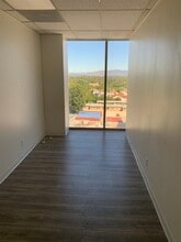 15720 Ventura Blvd, Encino, CA à louer Photo intérieure– Image 1 sur 9