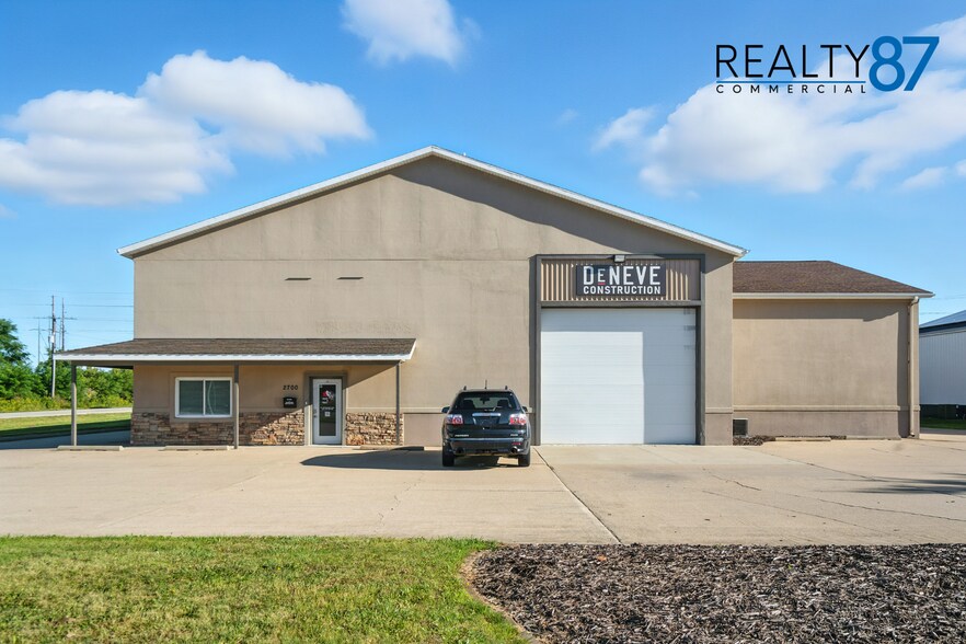 2700 Stonegate Ct, Hiawatha, IA à vendre - Photo de l’immeuble – Image 1 sur 50