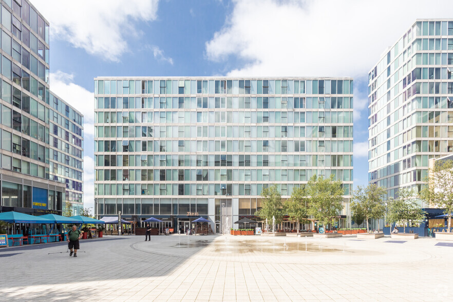 394 Midsummer Blvd, Milton Keynes à louer - Photo principale – Image 1 sur 2