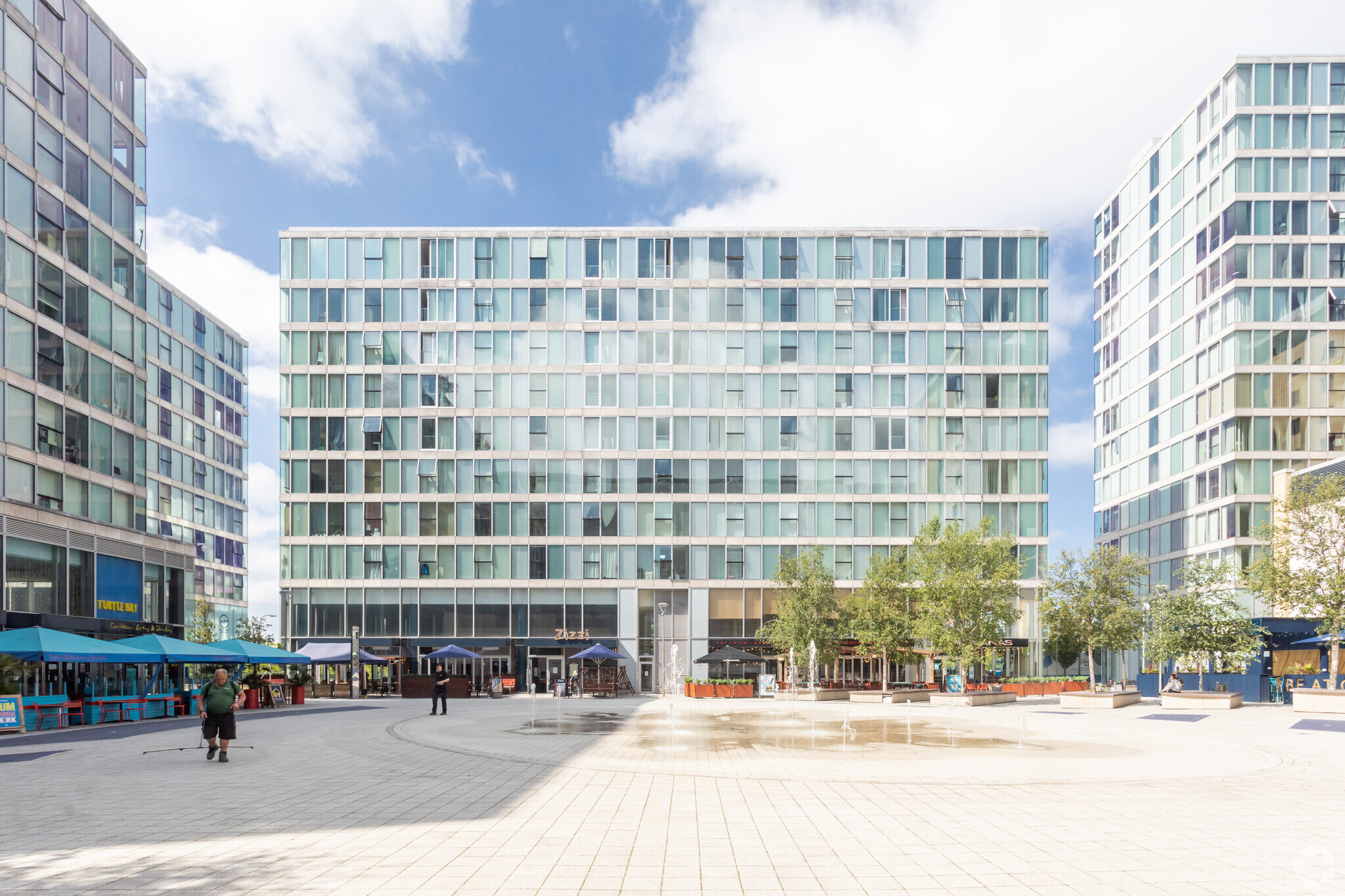 394 Midsummer Blvd, Milton Keynes à louer Photo principale– Image 1 sur 3