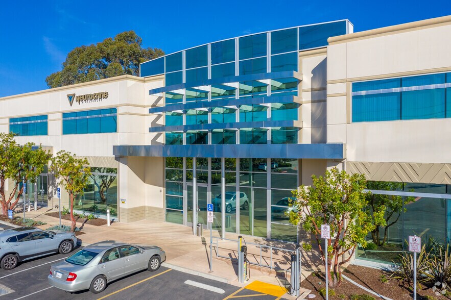 10420 Wateridge Cir, San Diego, CA à louer - Photo de l’immeuble – Image 2 sur 11