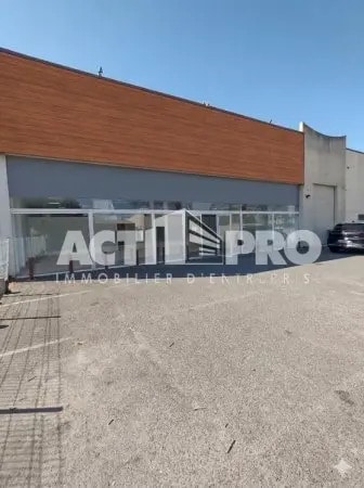 Plus de détails pour Local d'activités à louer