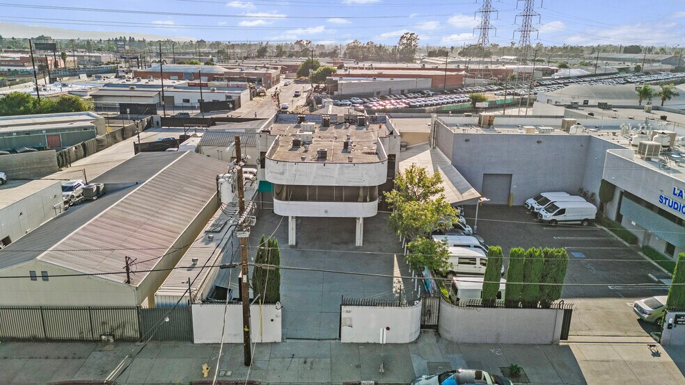 7231 Hinds Ave, North Hollywood, CA à vendre - Photo de l’immeuble – Image 3 sur 15