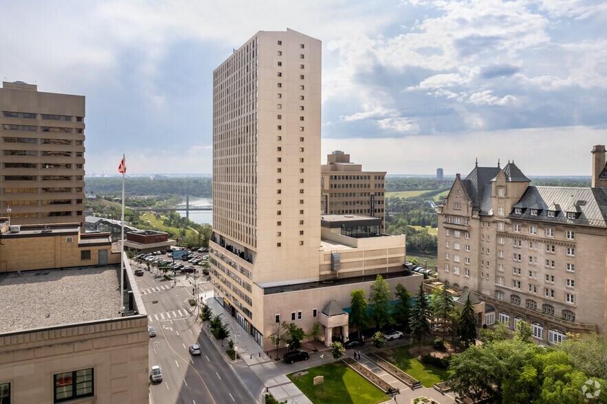 9925 Jasper Av, Edmonton, AB à louer - Photo de l’immeuble – Image 2 sur 26