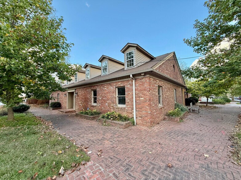 9 All Souls Cres, Asheville, NC à vendre - Photo de l’immeuble – Image 1 sur 9