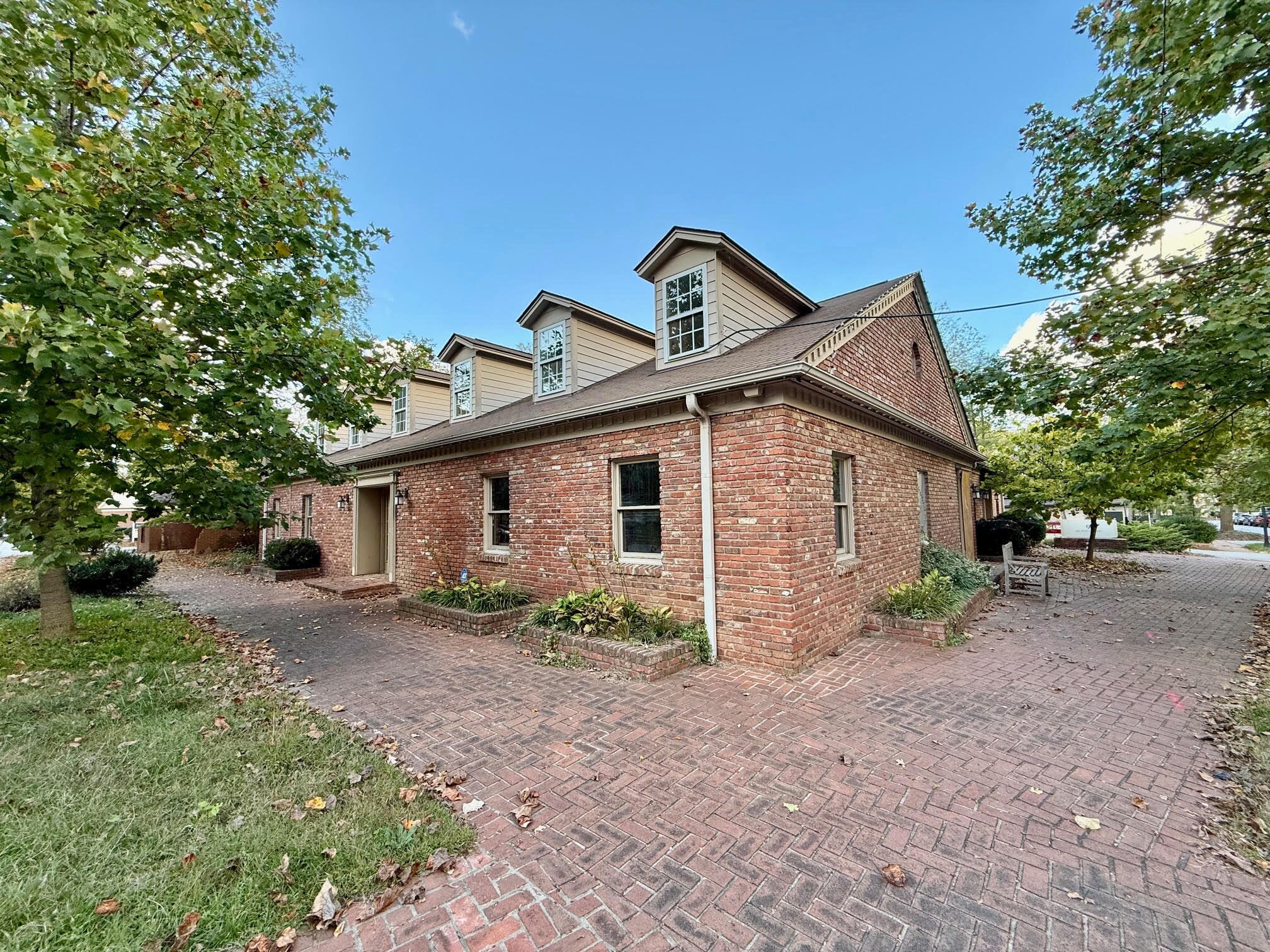 9 All Souls Cres, Asheville, NC à vendre Photo de l’immeuble– Image 1 sur 10