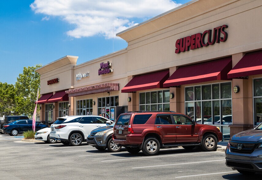 W Hillsborough Ave, Tampa, FL à louer - Photo de l’immeuble – Image 3 sur 5