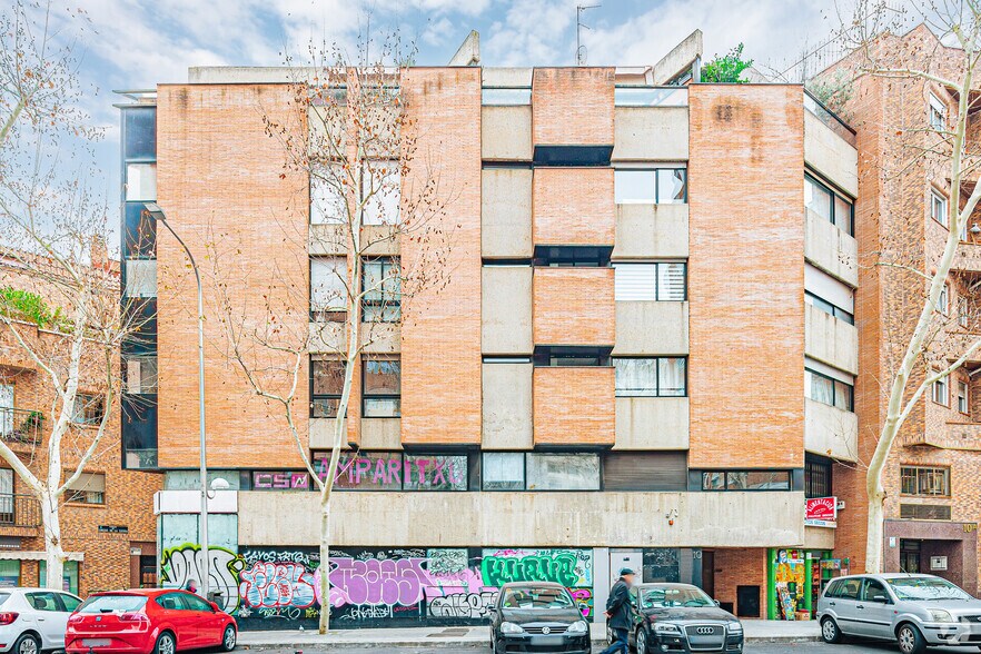 Immeuble residentiel dans Madrid, Madrid à vendre - Photo de l’immeuble – Image 2 sur 5