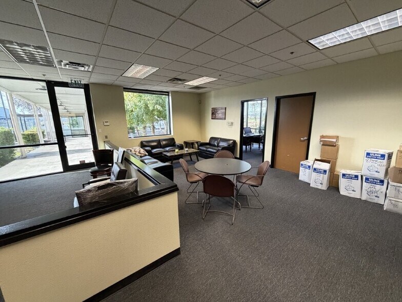 208 Maurin Rd, Chehalis, WA à louer - Photo de l’immeuble – Image 3 sur 6