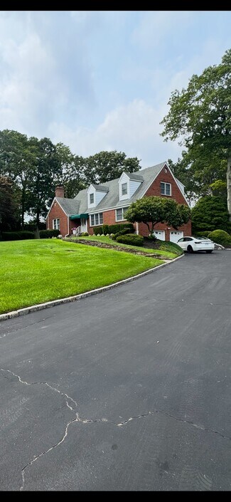 Plus de détails pour 77 Jamaica Ave, Holtsville, NY - Spécialisé à vendre