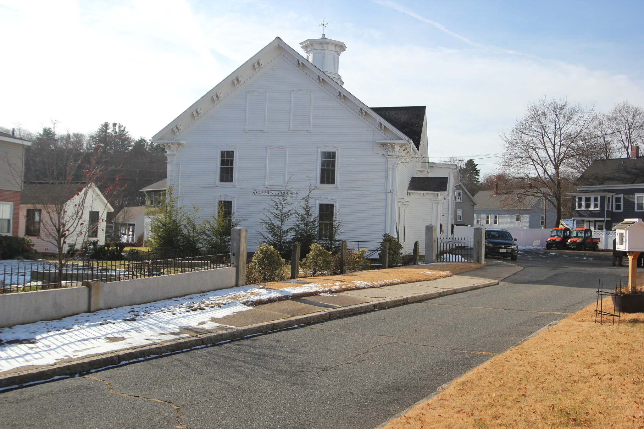 8 Court St, Uxbridge, MA à louer Photo de l’immeuble– Image 1 sur 10