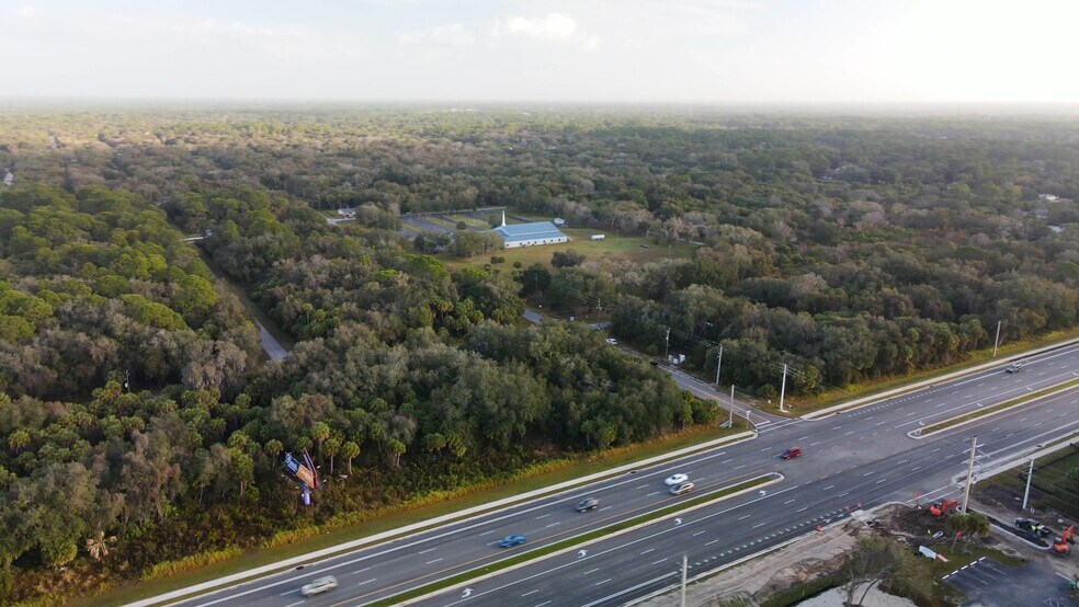 676 Tamiami Trl, Port Charlotte, FL à vendre - Vidéo sur l’annonce professionnelle – Image 2 sur 9